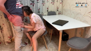 Муж застукал за жестким дрочем – отомстил страстным минетом на кухне