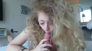 Домашний секс с кудрявой блондинкой: горячие сцены без цензуры