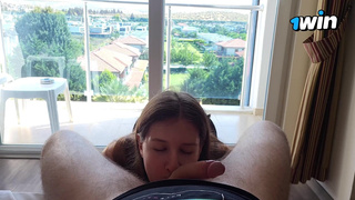 Домашний секс с Вероникой: кончил на лицо после глубокого минета