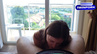 Домашний секс с Вероникой: кончил на лицо после глубокого минета