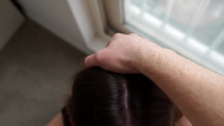 Неожиданный отсос от горячей соседки – соль и страсть