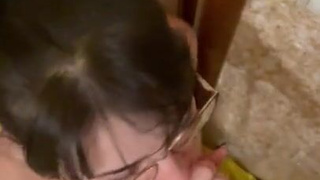 Украинская красотка подарила незабываемый минет - клиент в восторге!