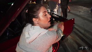 Theodora Day в горячем публичном видео