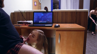 Игривые шалости сестренки в HD