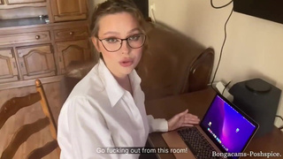 Жаркий инцест с мачехой – кончил на лицо после важных переговоров