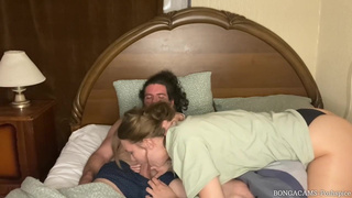 Мачеха ублажает пасынка: сочные сцены с влажным финалом