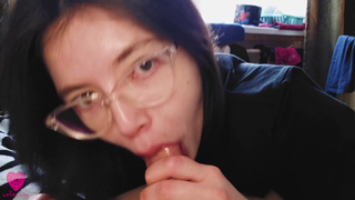 Горячий школьный секс: неожиданный отсос с первого взгляда