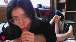 Горячий школьный секс: неожиданный отсос с первого взгляда