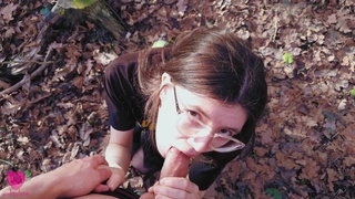 Весенние игры: отчаянный секс на свежем воздухе в парке