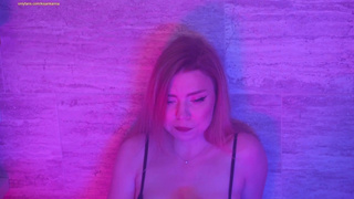 Клубная нимфа не сдержалась – откровенное видео с мокрым финалом