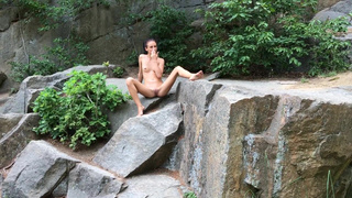 Дикие фантазии с Kate Rich: эротика в стиле лесной феи