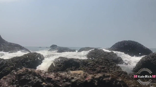 Сексуальная бунтарка зажигает на публике