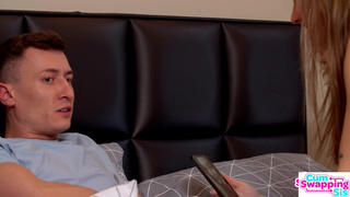 Брат не удержался: страстный ЖМЖ тройничок с Натой Оушен и подругой