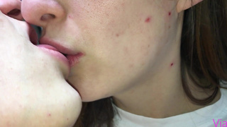 Секс под ёлкой с сестрой: страстная новогодняя ночь