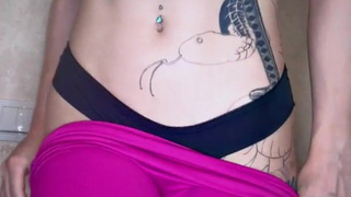 "Leggings Peeling Off – Hot Curves on Display!"