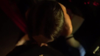 Захватывающий минет в машине: страсть до последней капли